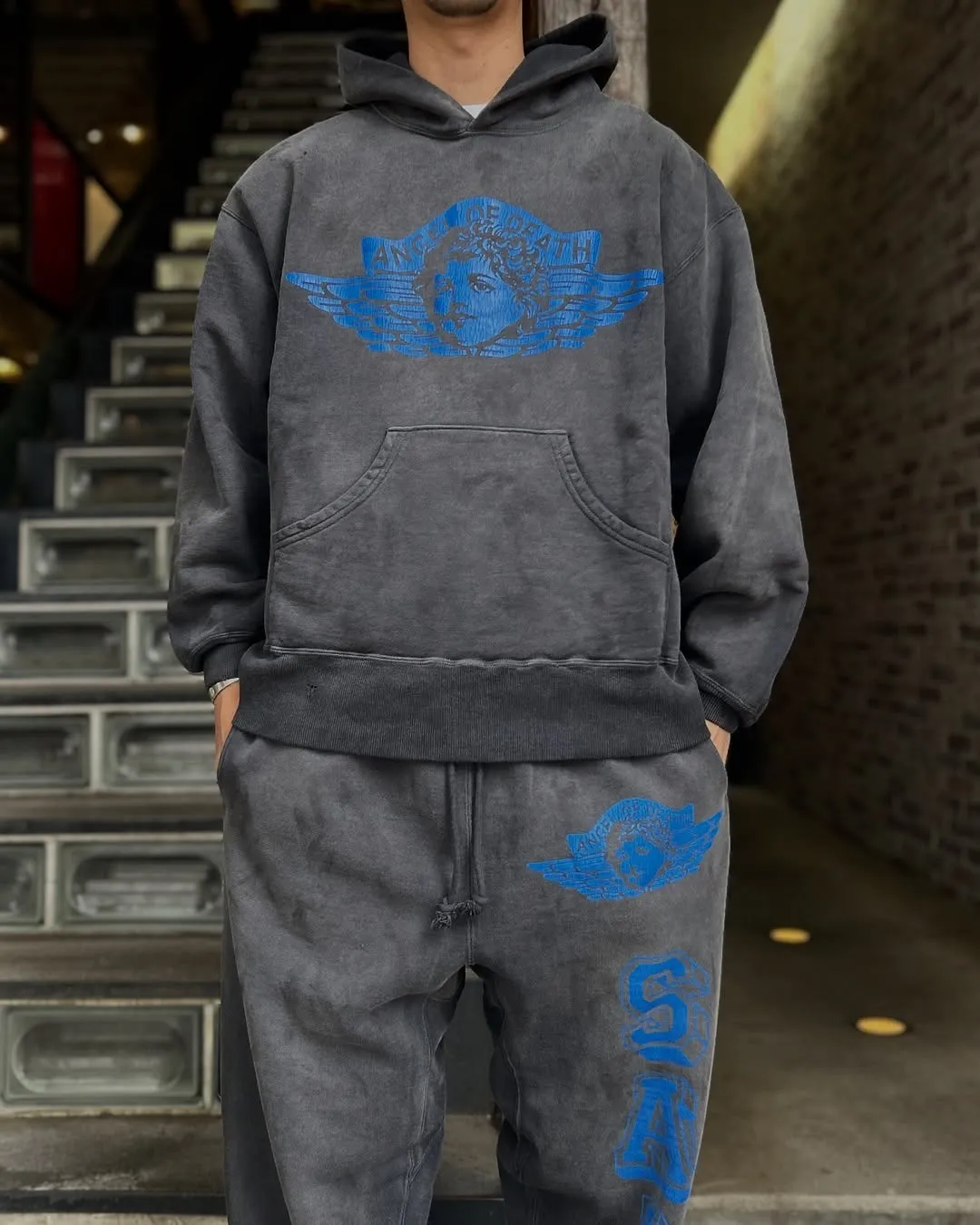 SAINT Mxxxxxx SWEAT PANTS/ANGEL/BLK Blue Angel Reborn Sweatpants Washed black S-XL Assute dyeing Sprayed on the whole piece to fade Wormhole destruction treatment Heavy fermentation washing to create NEW VINTAGE texture Factory four-needle and six-thread workmanship No bone seams More comfortable to wear Genuine grade crack printing/correct accessories